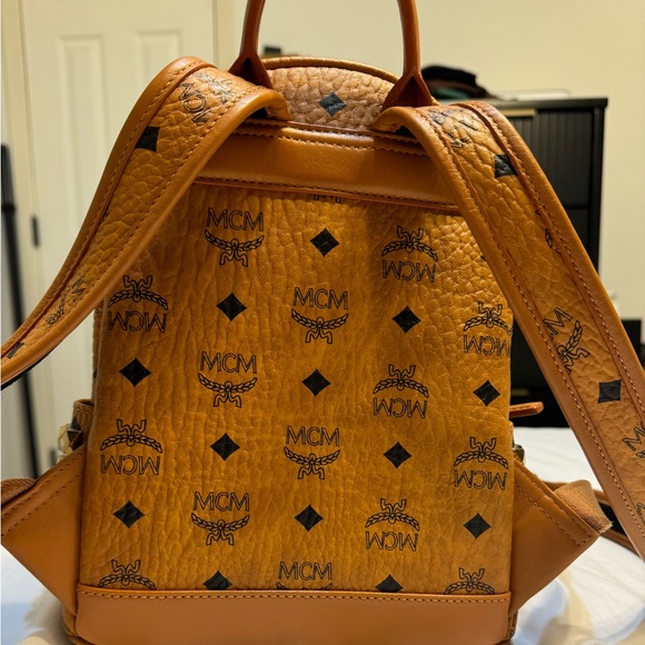MCM STARK SIDE STUDS BACKPACK IN VISETOS - Picture 4 of 16